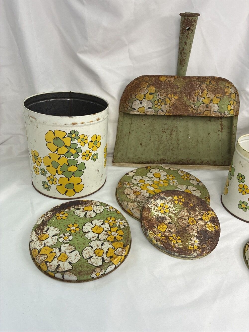 Ballonoff Daisy Tin Set Canister Dustpan Avocado Green Yellow Flower Rusty Vtg - Picture 16 of 16